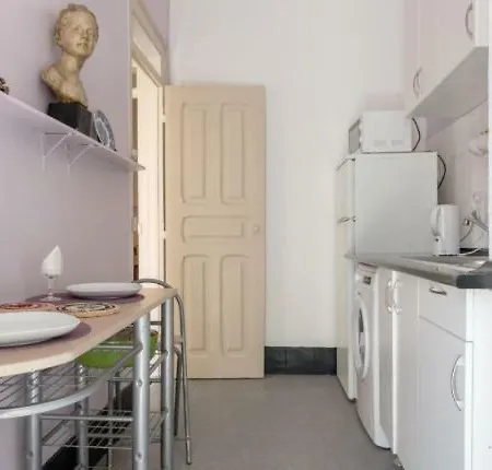 Metade Flat Pensión Lisboa