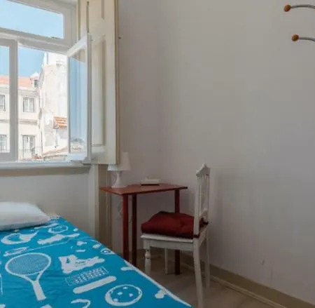 Metade Flat 2* Lissabon