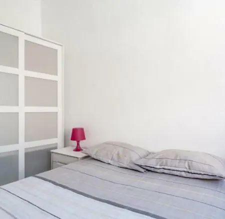 Metade Flat Pensión Lisboa
