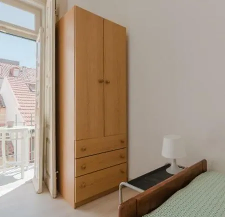 Metade Flat 2* Lissabon